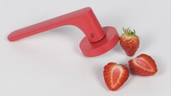 klamka z truskawkami